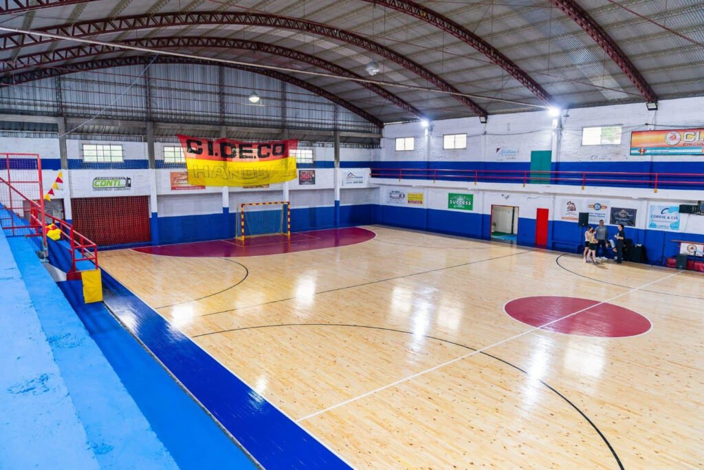 CIDECO estrenó su parquet con una fiesta a puro handball