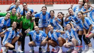 Argentina cerró la fase de grupos con un triunfo trabajado ante Uruguay