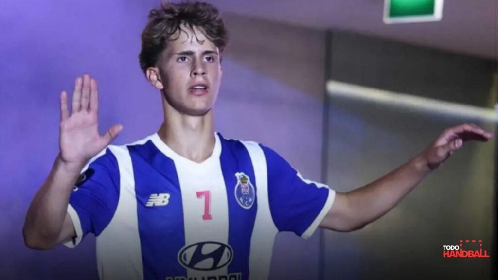 ¿El futuro crack del handball? Tiene 14 años y ya debutó con el Porto ¿El futuro crack del handball? Tiene 14 años y ya debutó con el Porto