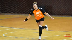 Jéssica Quintino, jugadora brasileña del Minaur Baia Mare, protagonista del empate ante CSM Bucarest