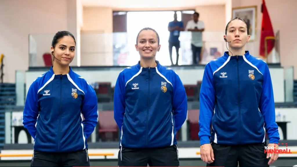 El handball prueba un nuevo arbitraje: dos argentinas forman parte del sistema de tres árbitros El handball prueba un nuevo arbitraje: dos argentinas forman parte del sistema de tres árbitros