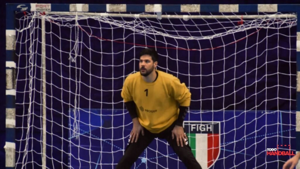 El primer refuerzo del proyecto de Martín Souto Cueto: Tomás Villarroel llega al Eppan Handball El primer refuerzo del proyecto de Martín Souto Cueto: Tomás Villarroel llega al Eppan Handball