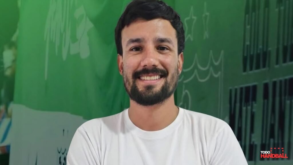 Banfield presentó a Elías Rodríguez como nuevo DT de Mayores Damas Banfield presentó a Elías Rodríguez como nuevo DT de Mayores Damas