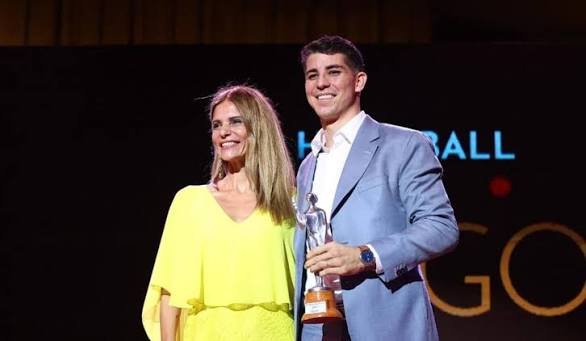 Diego Simonet, distinguido con el Olimpia de Plata del handball argentino